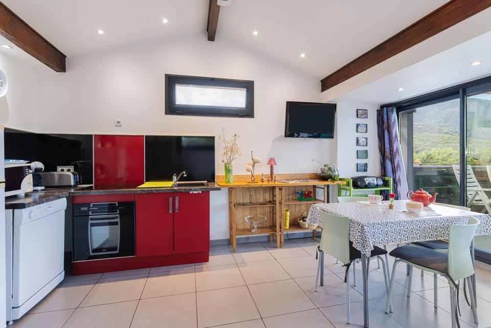 Kitchen or kitchenette, Living room