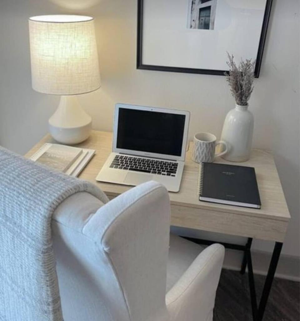 Wayfield House Sleeps 5 Parking House in Newport
