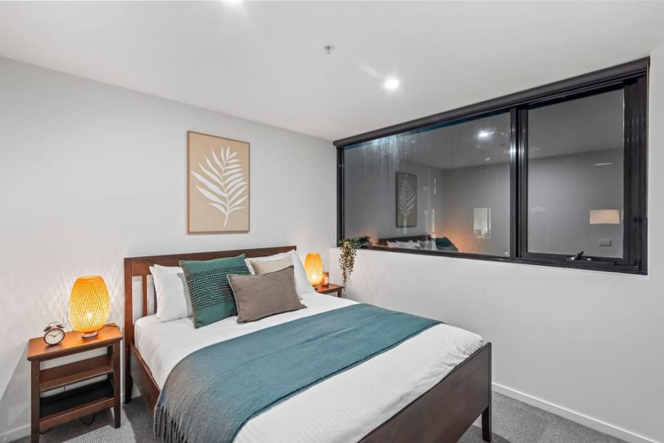 Steps to the River, Minutes to the City Apartment in Abbotsford