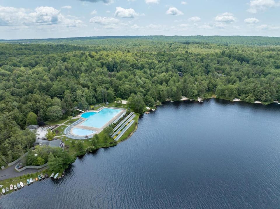 Nearby landmark, Natural landscape, Swimming pool