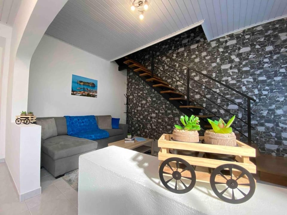 Living room, Photo of the whole room, Seating area