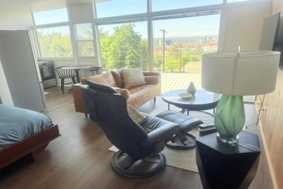 Cozy Studio with Parking, and Kitchen Apartment in Spokane
