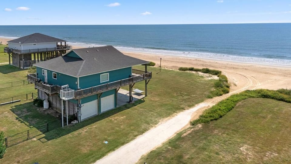 Beachfront with Fire Pit Gourmet Kitchen and Views House in Bolivar Peninsula
