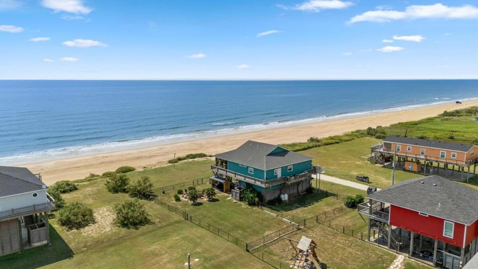 Beachfront with Fire Pit Gourmet Kitchen and Views House in Bolivar Peninsula