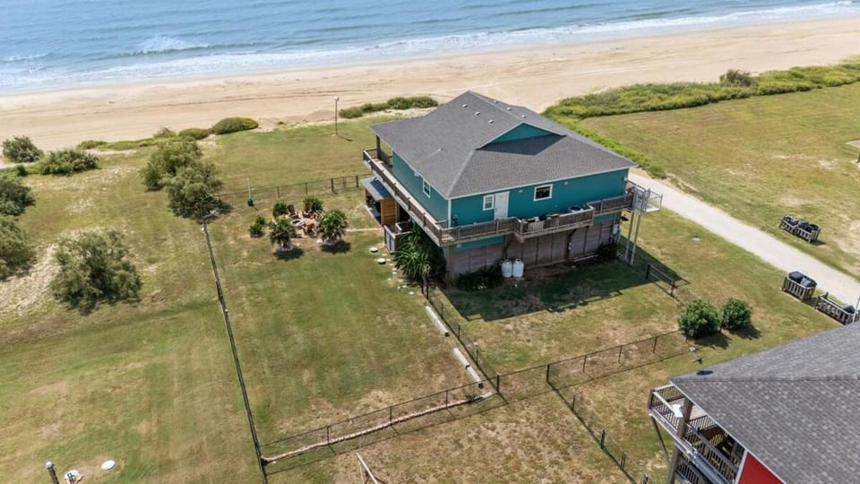 Beachfront with Fire Pit Gourmet Kitchen and Views House in Bolivar Peninsula