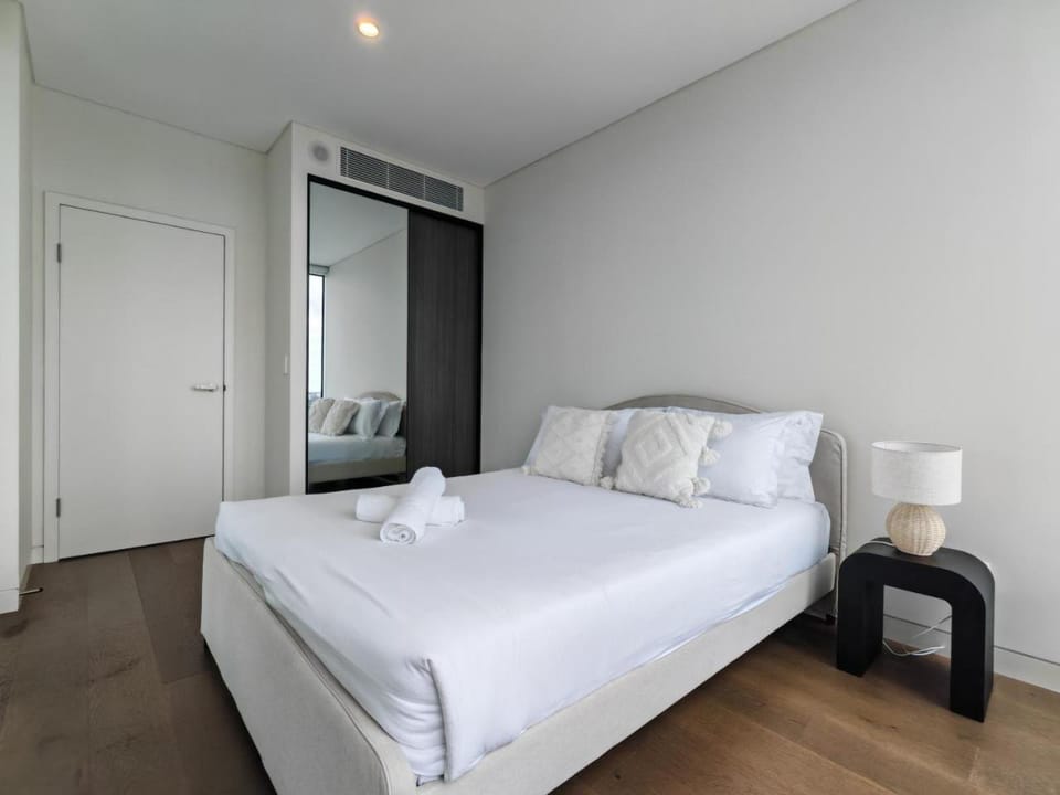 Bed, Photo of the whole room, Bedroom, towels, wardrobe