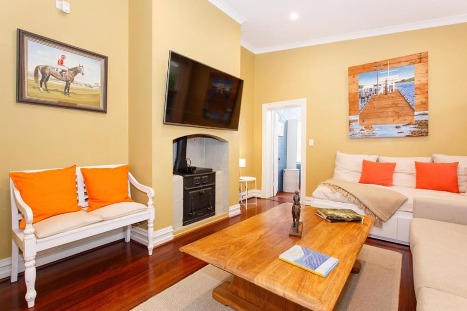 TV and multimedia, Living room, Seating area