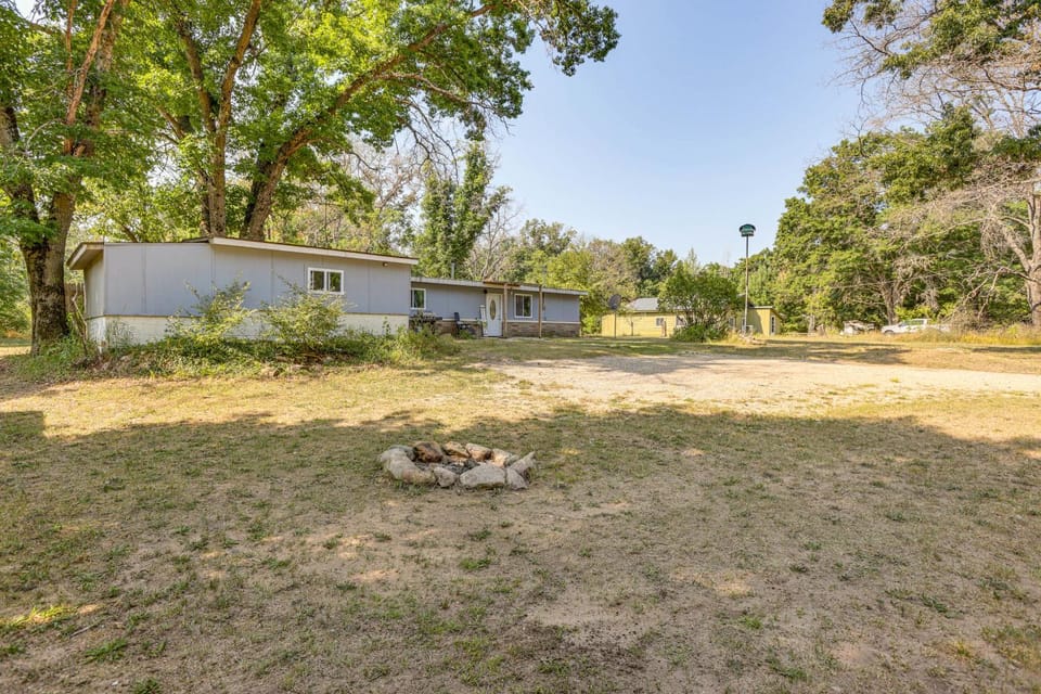 Pet-Friendly Retreat: Over 3 Acres in Baldwin! House in Michigan