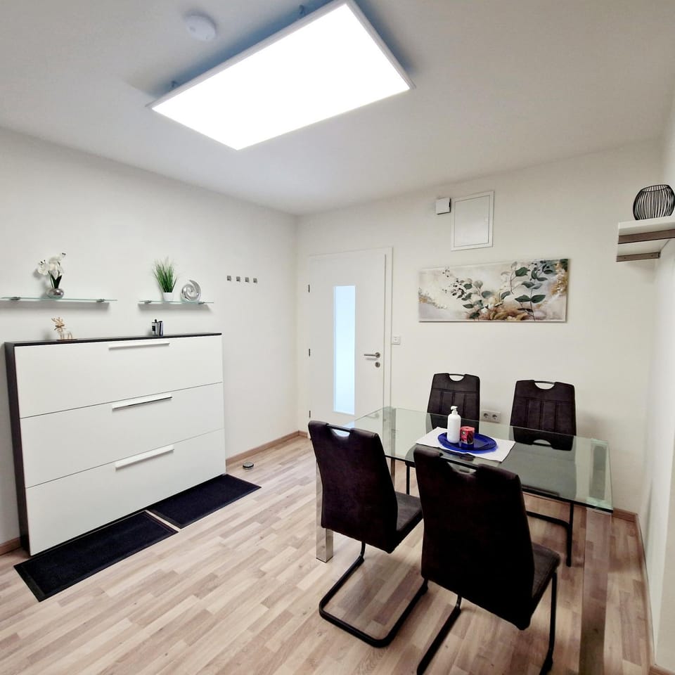 Seating area, Dining area