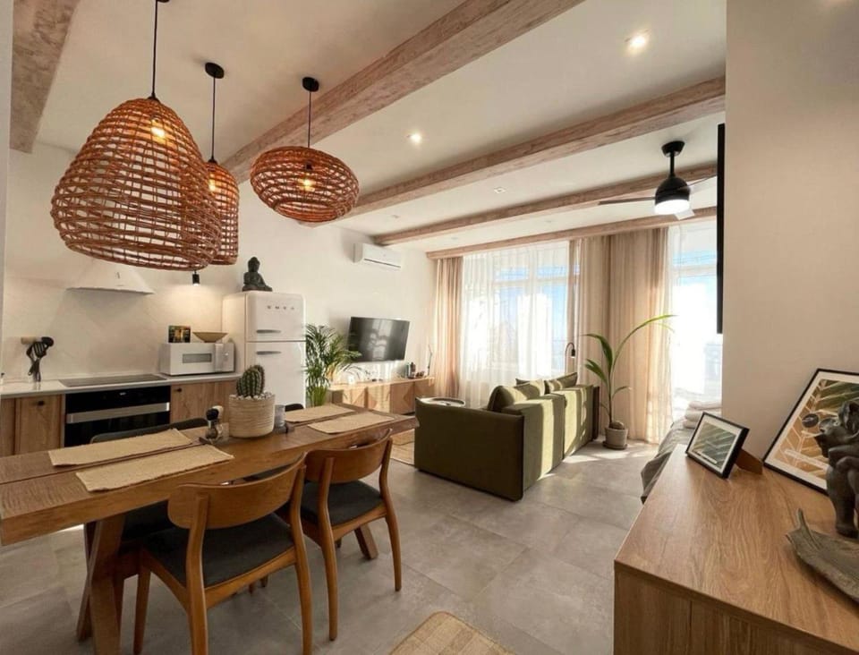 Living room, Dining area