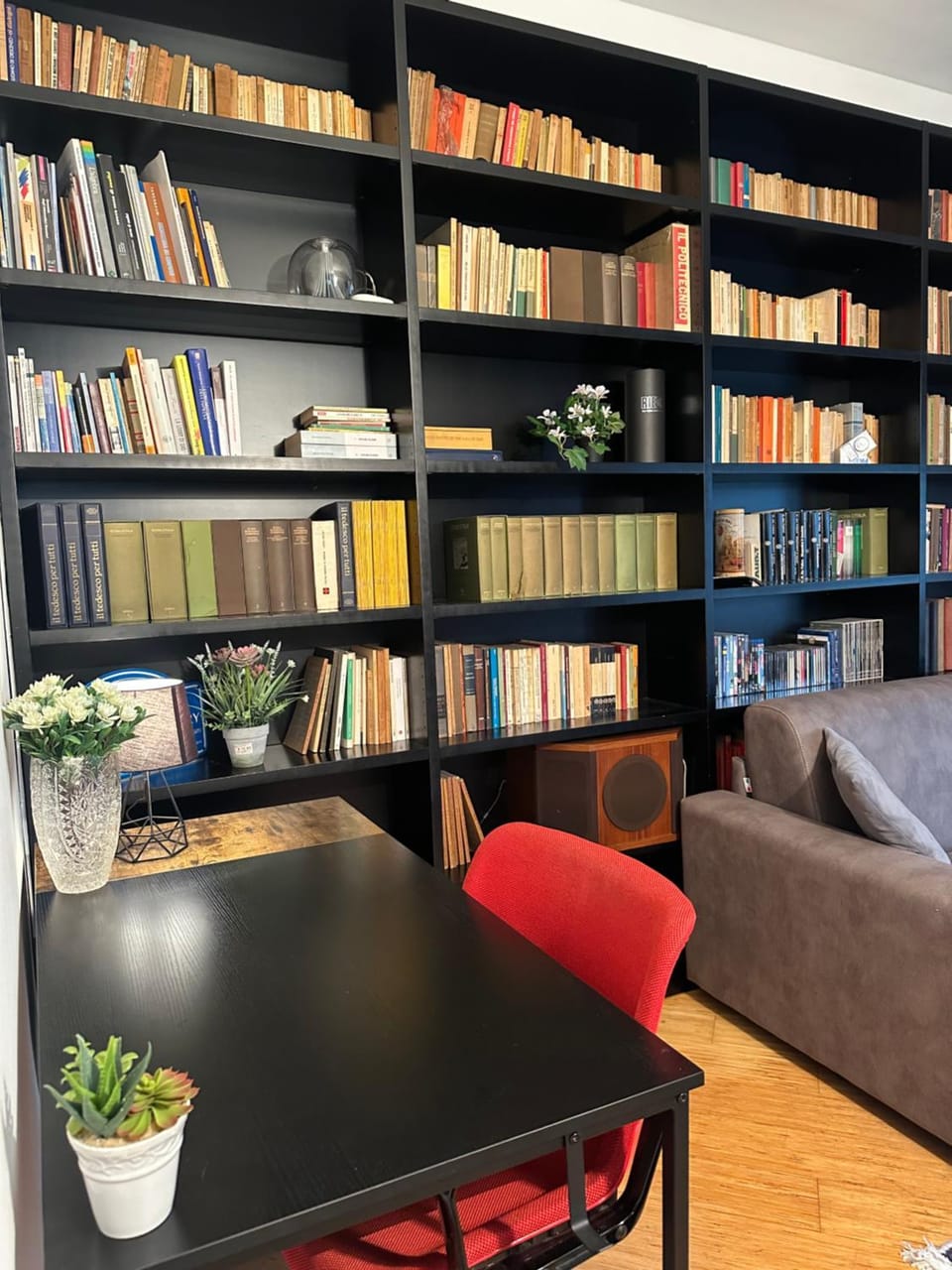 Library, Living room, Seating area