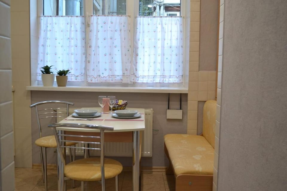 Old Courtyard Hretska Apartment in Odessa