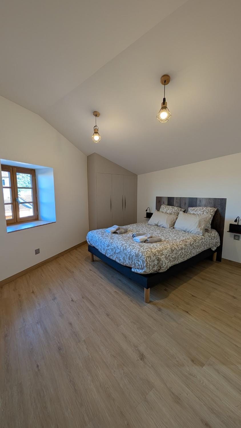 Bed, Photo of the whole room, Bedroom
