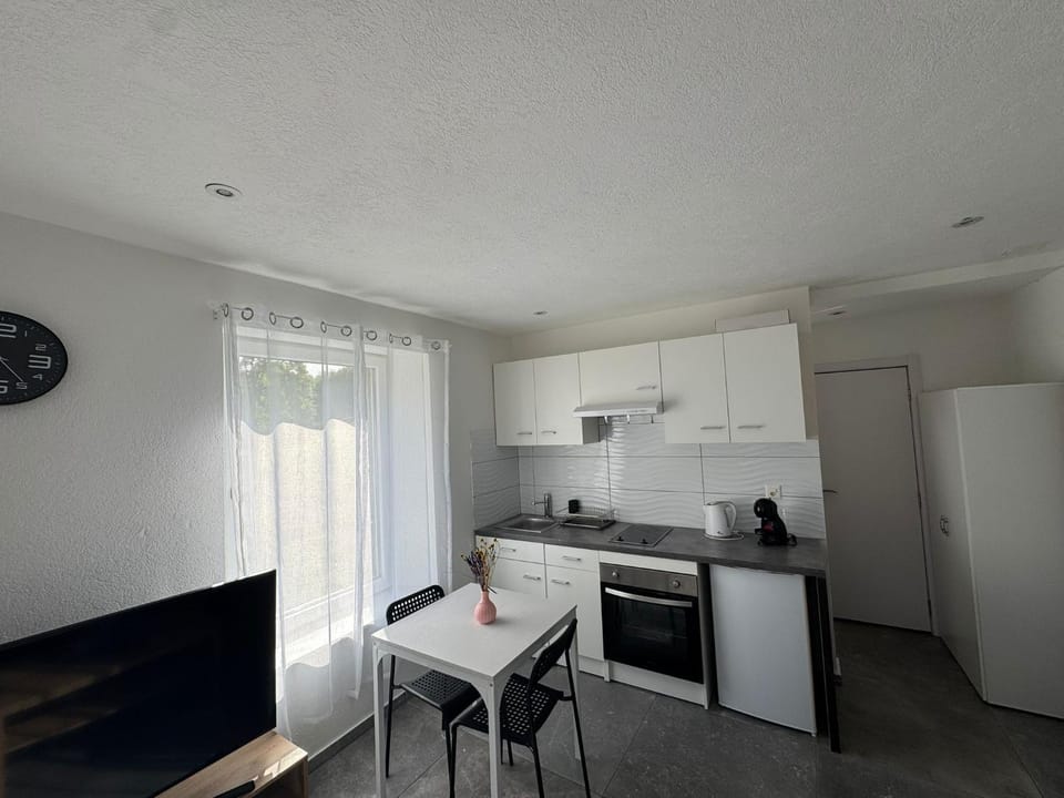 AA - Cosy Apartment in Neuchâtel, Switzerland