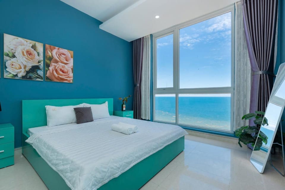 Bed, Natural landscape, Photo of the whole room, Bedroom, City view, Sea view
