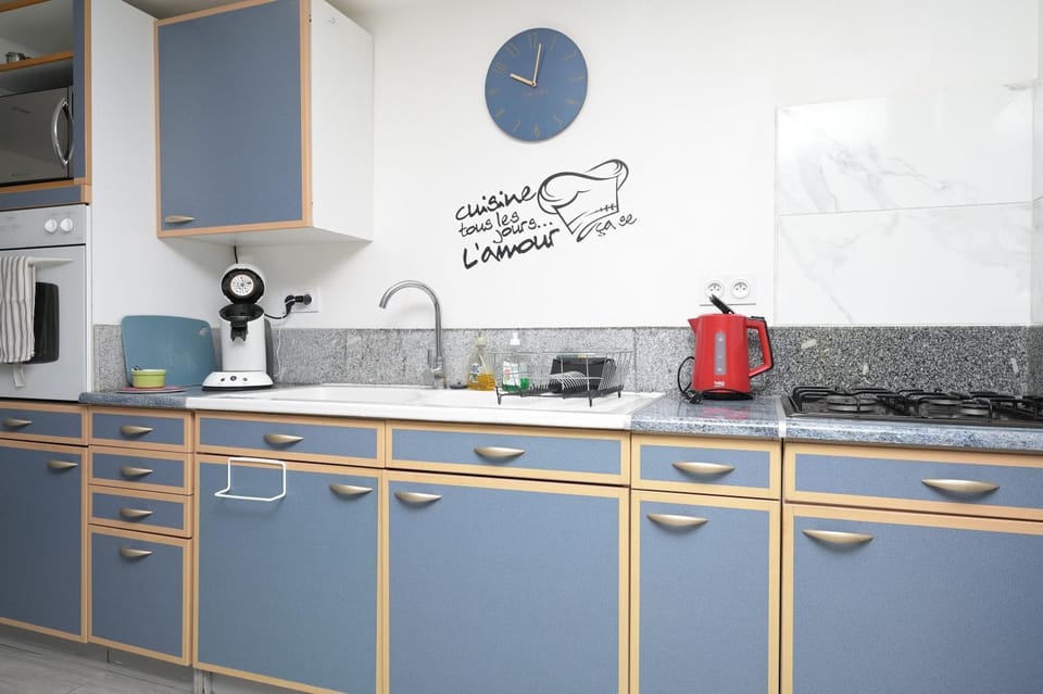 Kitchen or kitchenette, Living room