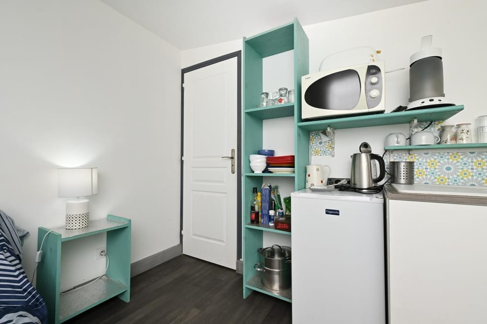 Kitchen or kitchenette, Living room