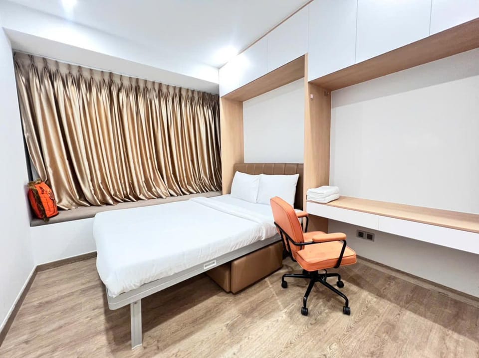 Bed, Living room, Seating area, Bedroom, hair dresser