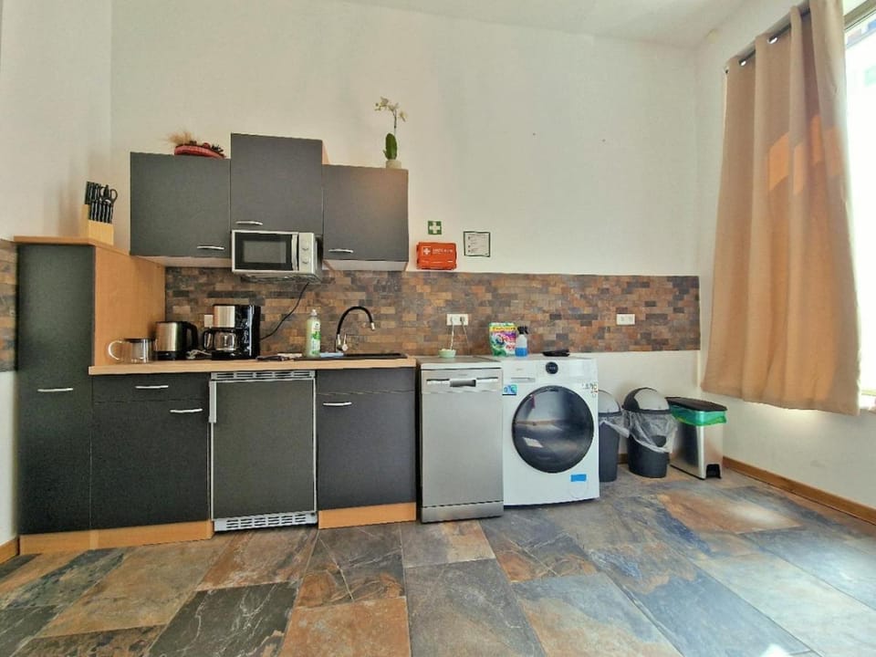 Coffee/tea facilities, Kitchen or kitchenette, dishwasher, washing machine, dryer