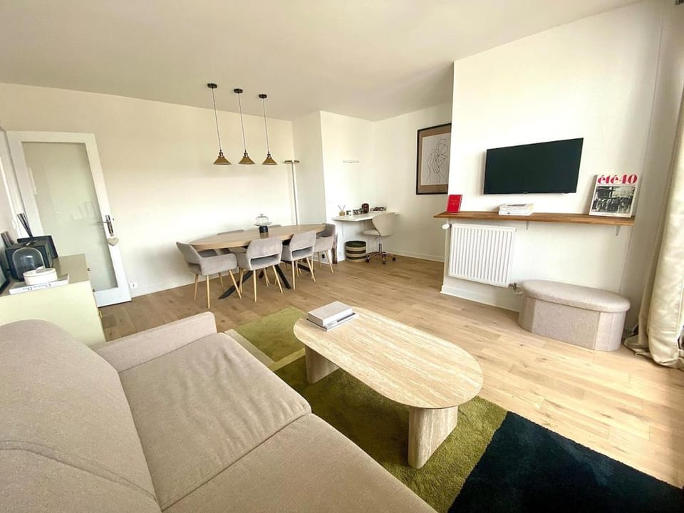 TV and multimedia, Living room, Seating area, Dining area, Breakfast