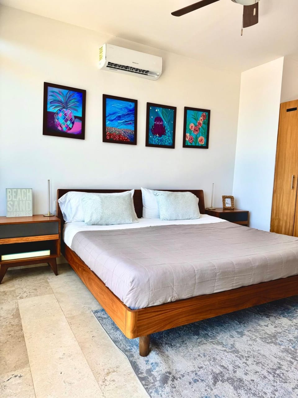 Bed, Photo of the whole room, Bedroom, air conditioner