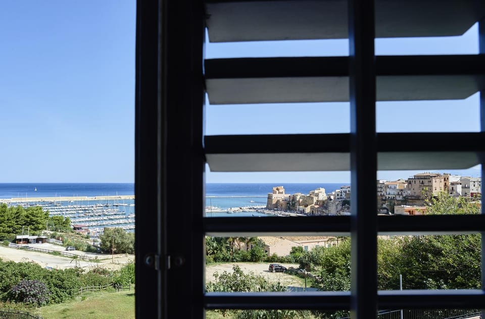 Bedroom, City view, Sea view