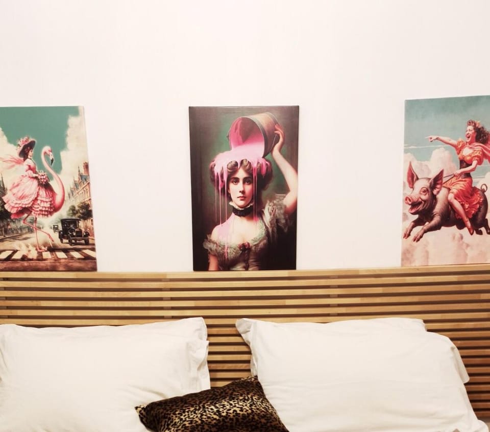 Bed, Photo of the whole room, Decorative detail