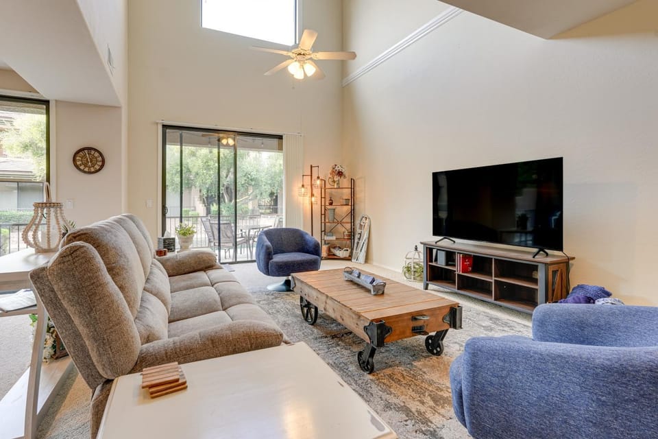 1 Mi to Golf: Lake-View Condo w/ Pool in Chandler! House in Chandler