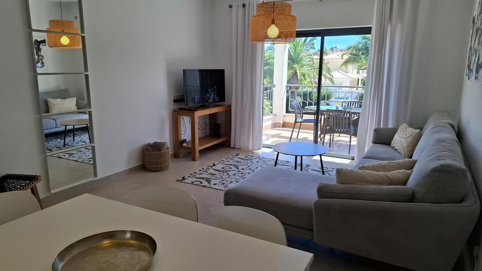 Communal lounge/ TV room, TV and multimedia, Living room