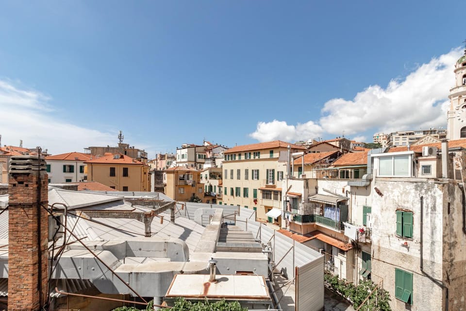 Property building, Day, Neighbourhood, City view, Street view, Location