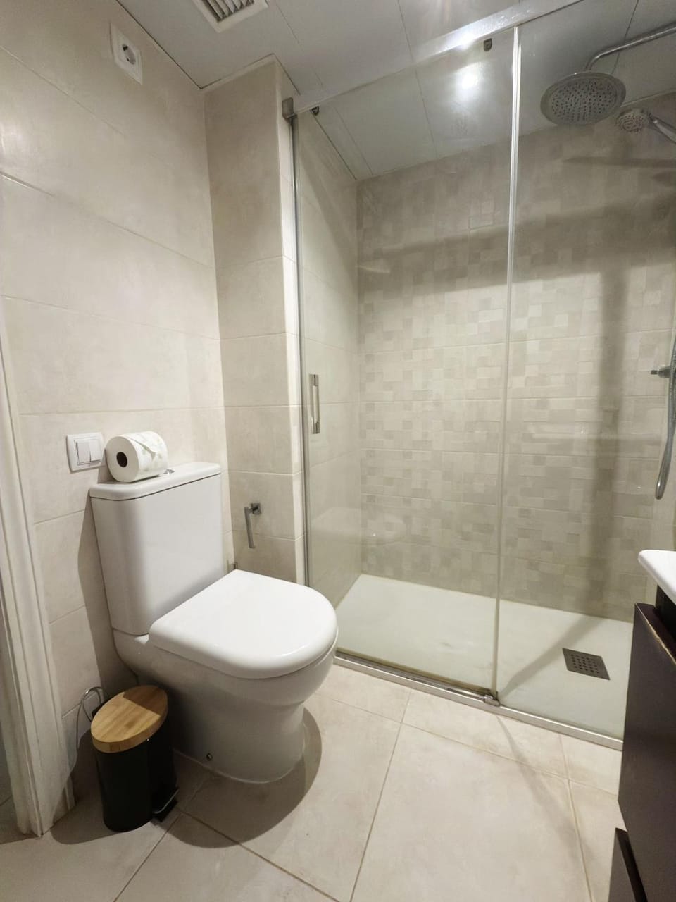 Shower, Toilet