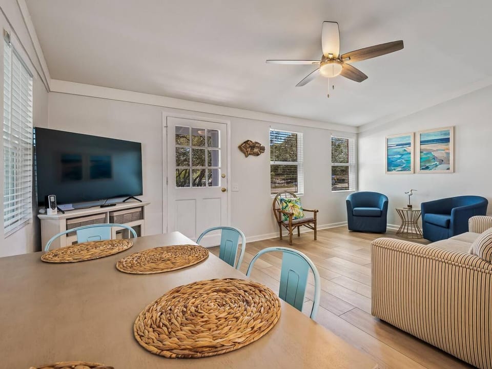The Beach Nest - A Newly Renovated Paradise! House in Florida