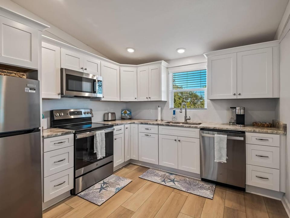The Beach Nest - A Newly Renovated Paradise! House in Florida