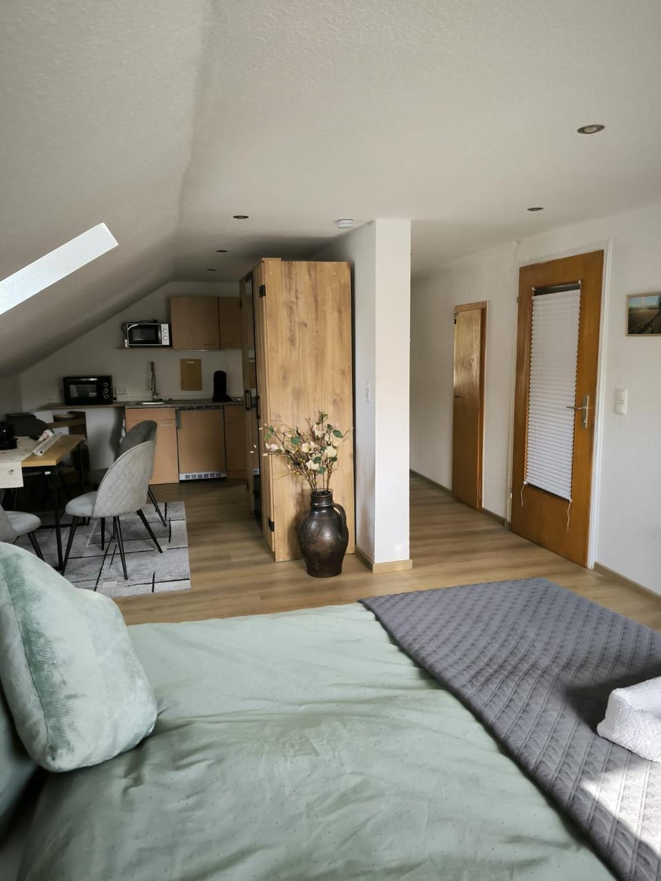 Bed, Kitchen or kitchenette, Living room, Dining area