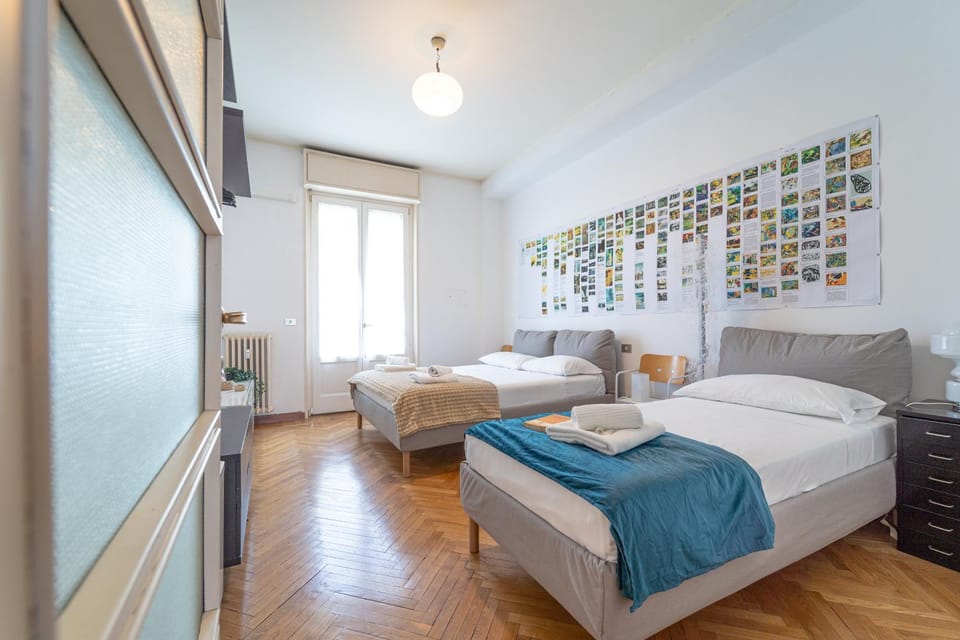 Photo of the whole room, Bedroom, towels