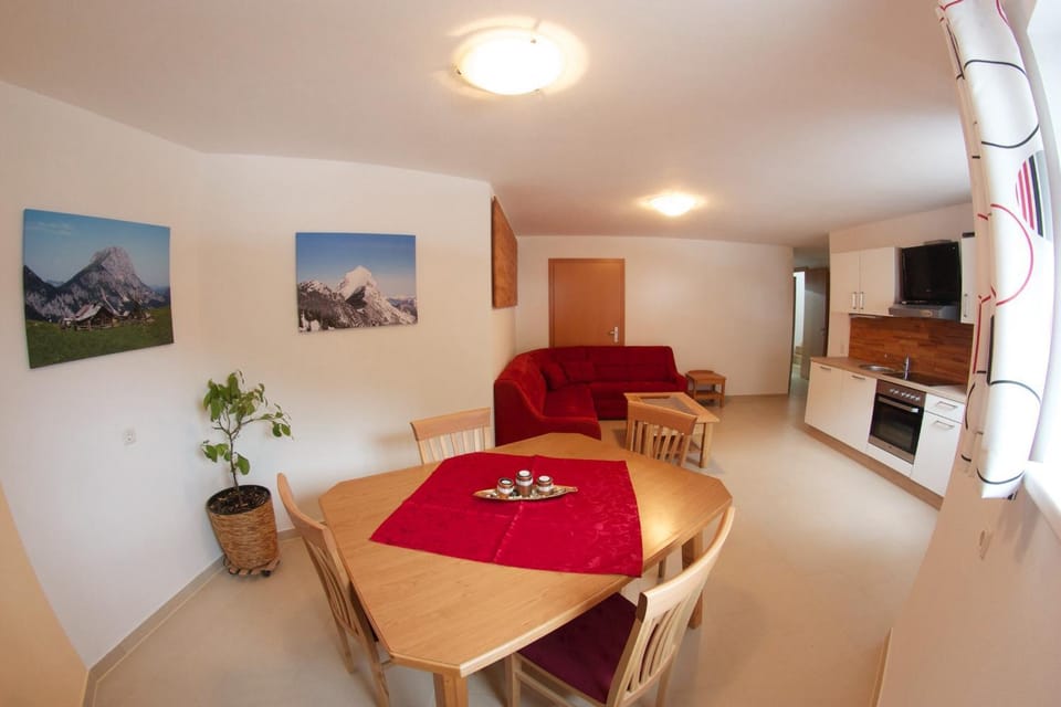 TV and multimedia, Kitchen or kitchenette, Living room, Dining area