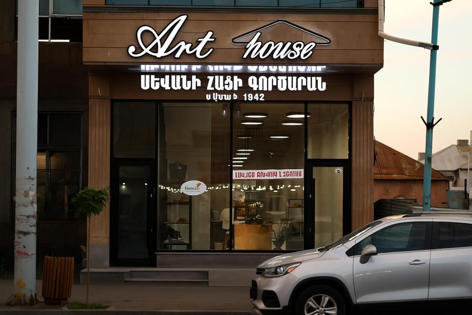 Day, Property logo or sign
