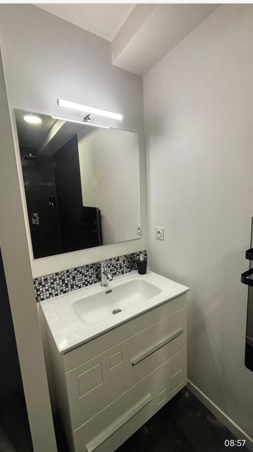 Studio meublé à proximité de la sortie d'autoroute de Feurs Apartment in Auvergne-Rhône-Alpes