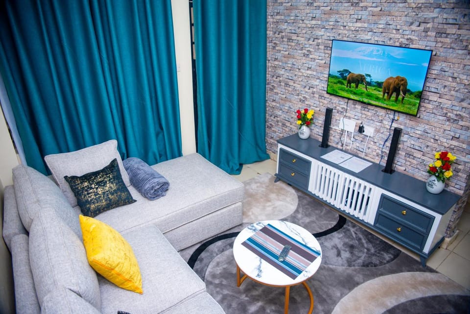 Communal lounge/ TV room, TV and multimedia, Living room, Seating area, Evening entertainment