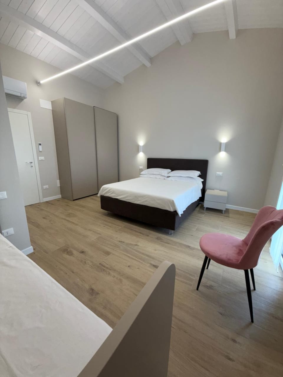 Bed, Photo of the whole room, Bedroom, wardrobe, air conditioner
