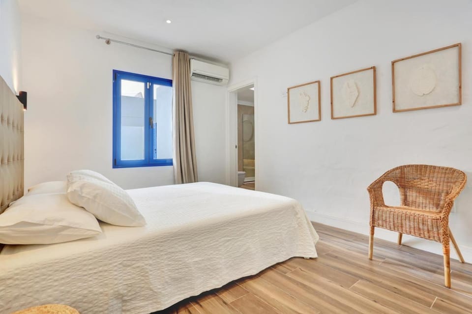 Bed, Bedroom, air conditioner
