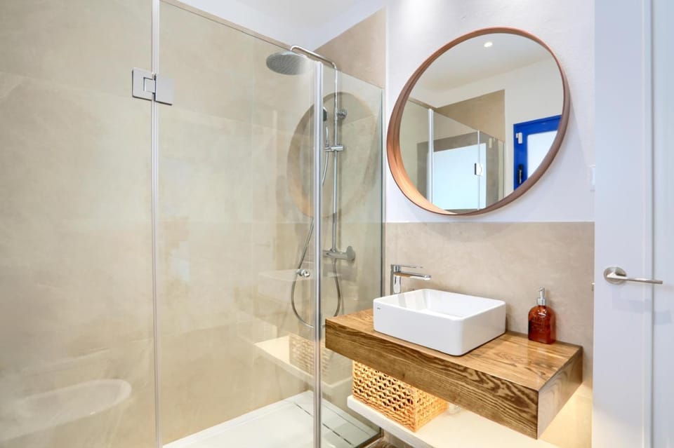 Shower, Bathroom, towels