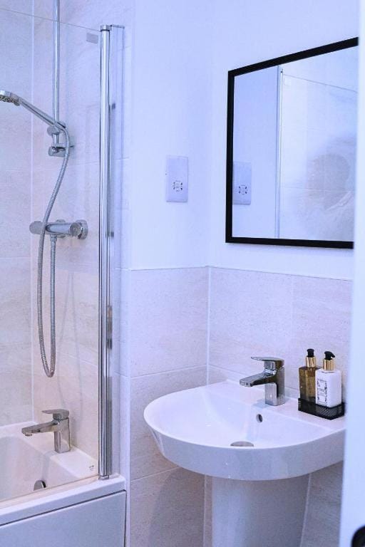 A Cosy King size lodge in the centre of Oxford - Close to Oxford Hospitals and City centre Bed and Breakfast in Oxford