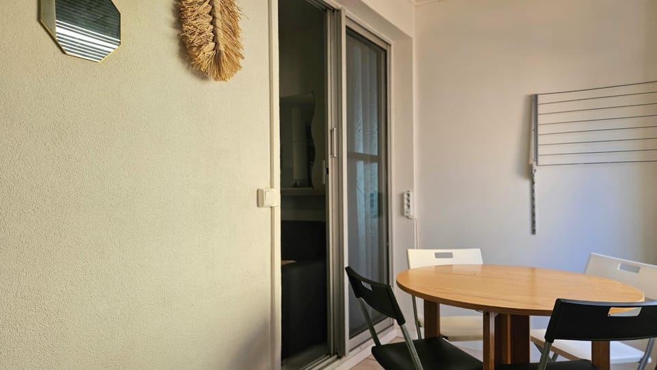 Cozy Beachside Studio for 4 with WiFi in Cap d'Agde Apartment in Agde