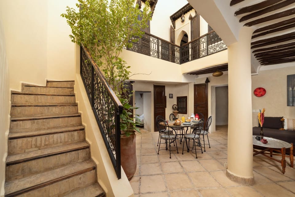 Riad Privé Dar El Khamsa-Petit Dej inclus House in Marrakesh