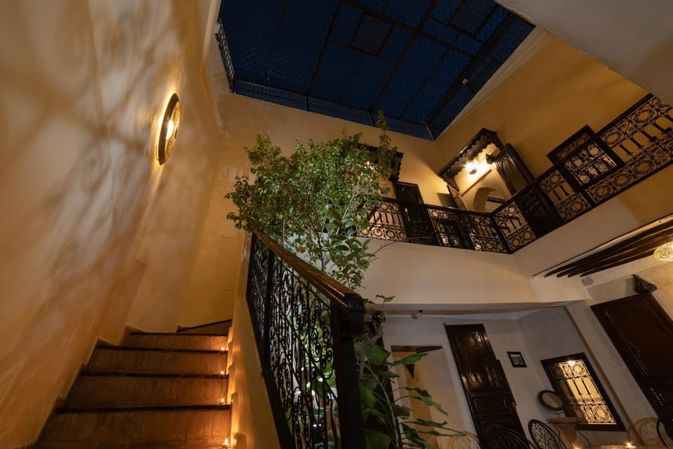 Riad Privé Dar El Khamsa-Petit Dej inclus House in Marrakesh