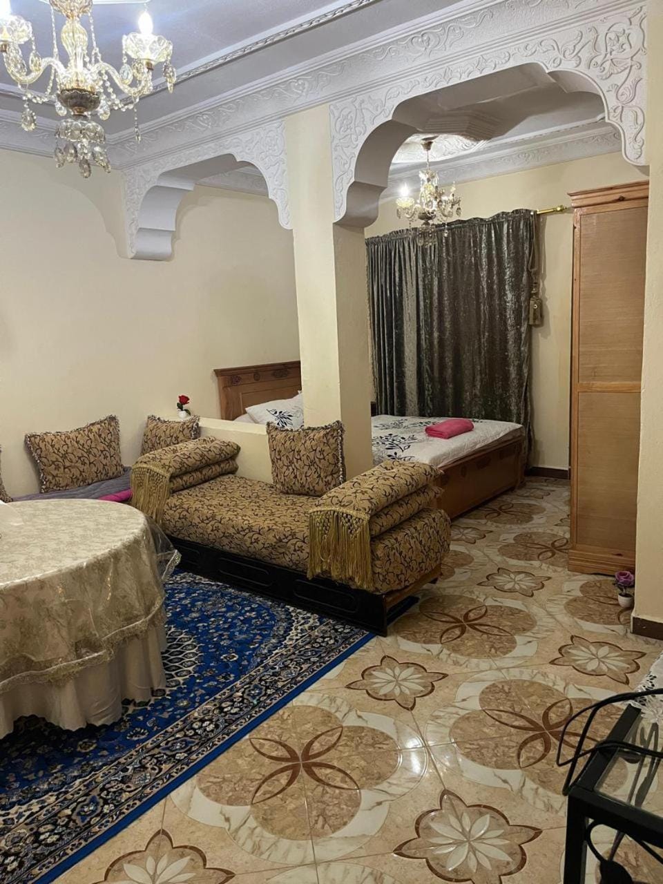 Bed, Living room, Photo of the whole room, Seating area, Bedroom