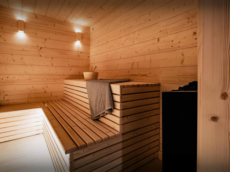 Sauna, Area and facilities