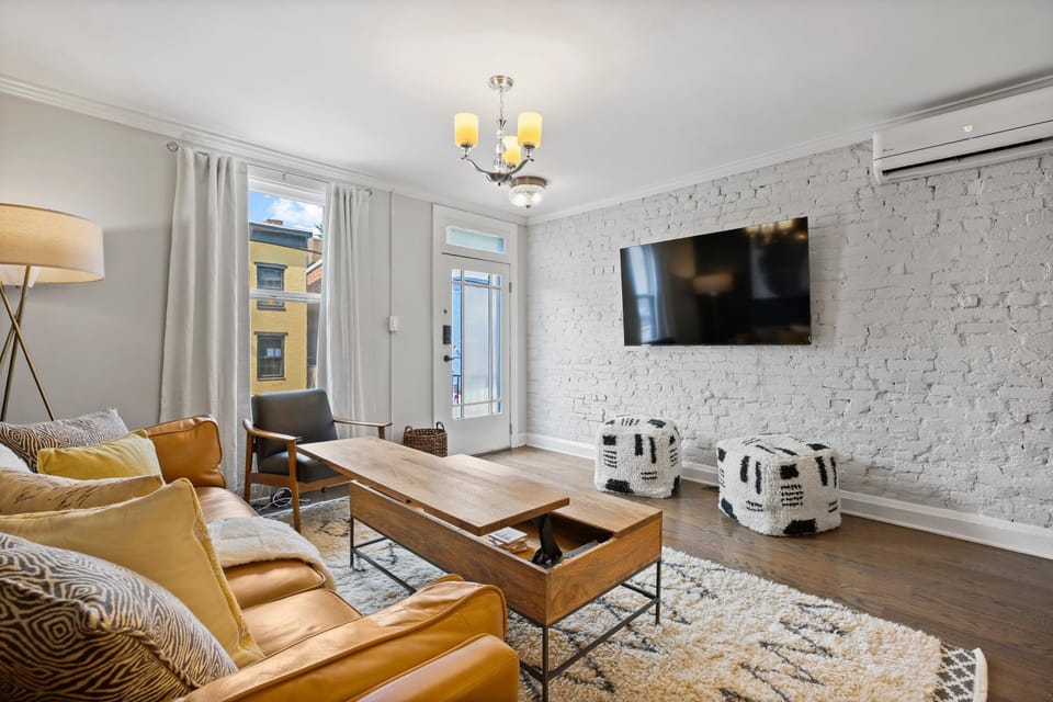 Communal lounge/ TV room, TV and multimedia, Seating area