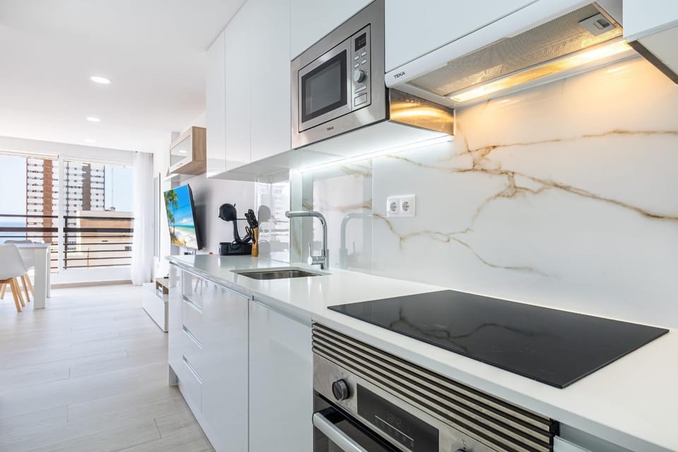 Coffee/tea facilities, Kitchen or kitchenette, dishwasher, microwave, oven, stove